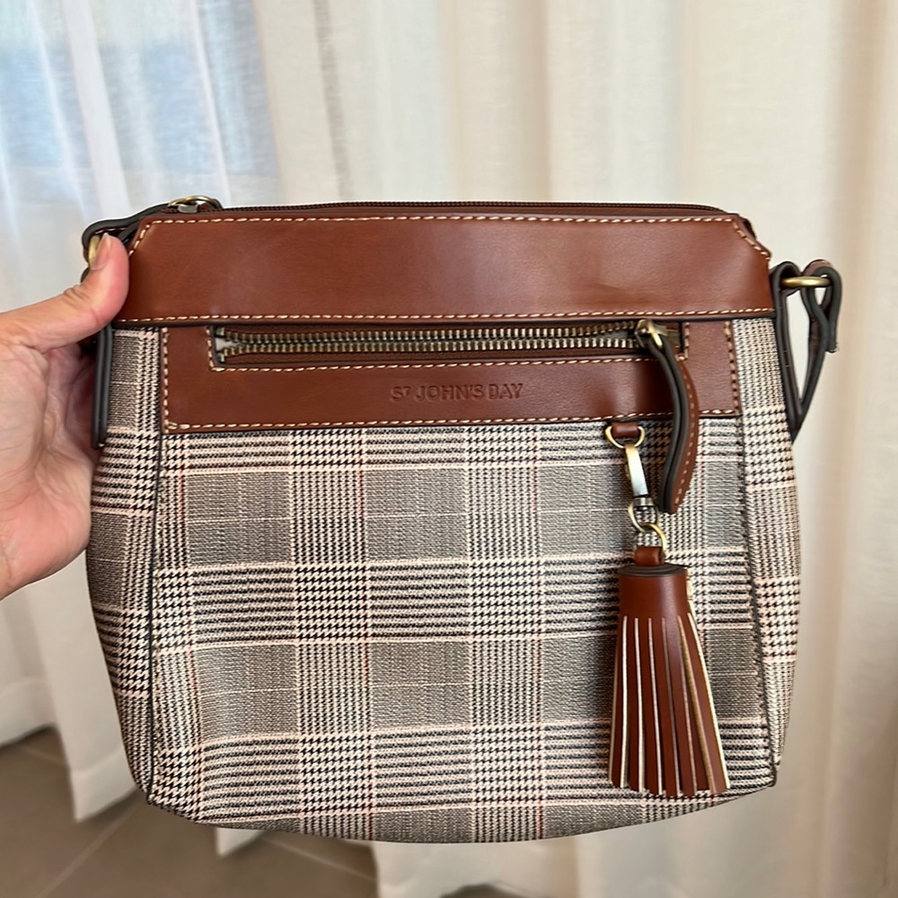 St. John Bay classic shoulder/crossbody bag EUC like new